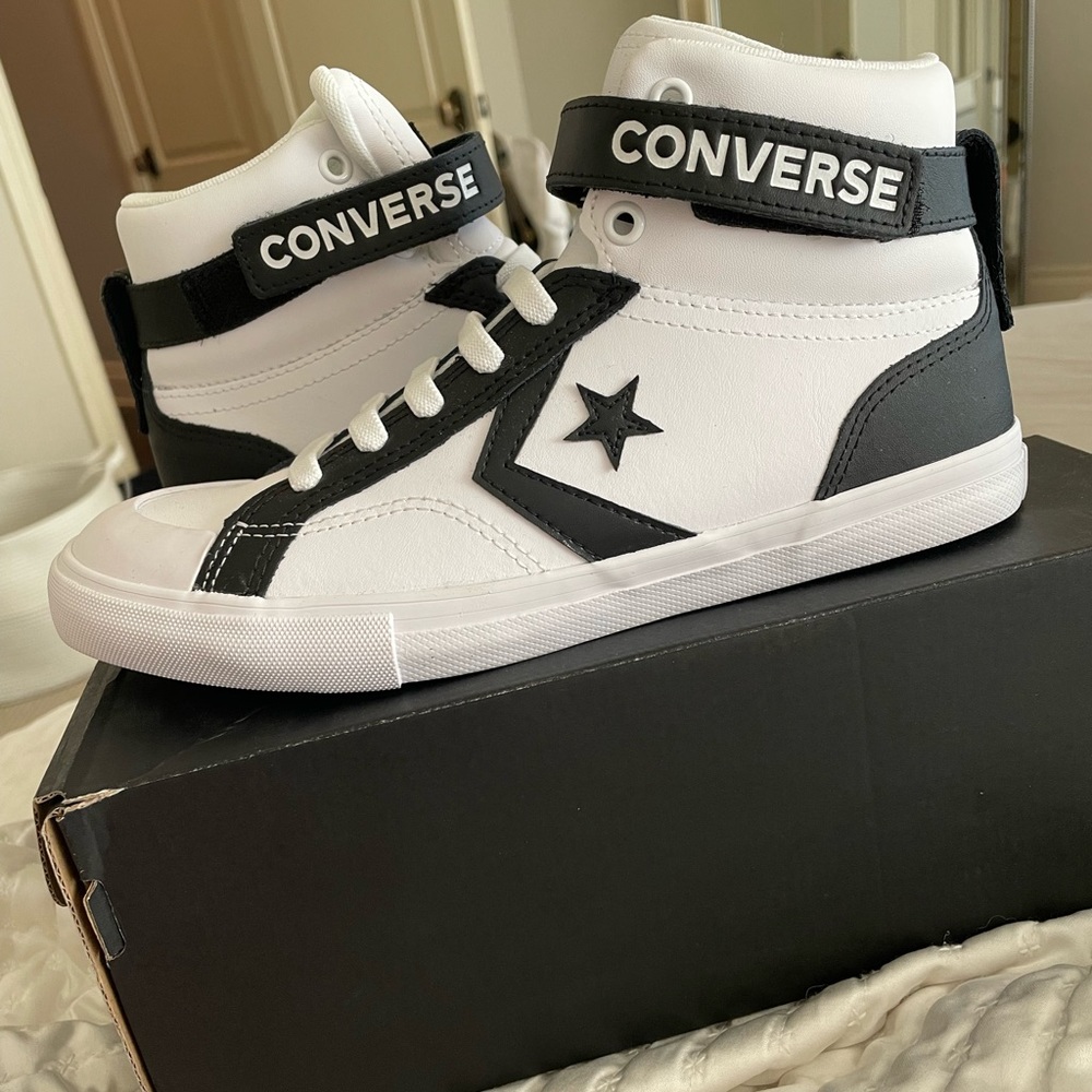 Boys Converse Pro Blaze Hi Sneaker Size 5. Perfect condition.